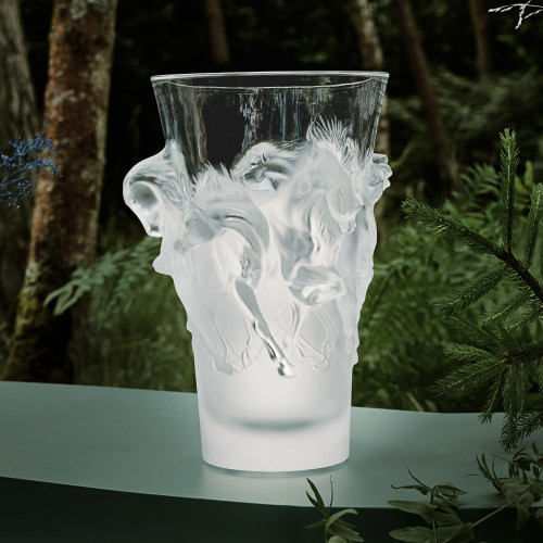 Equus vase  10207200
