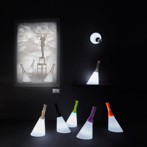 Flash battery LED table lamp with remote control