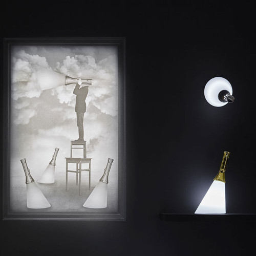 Flash battery LED table lamp with remote control